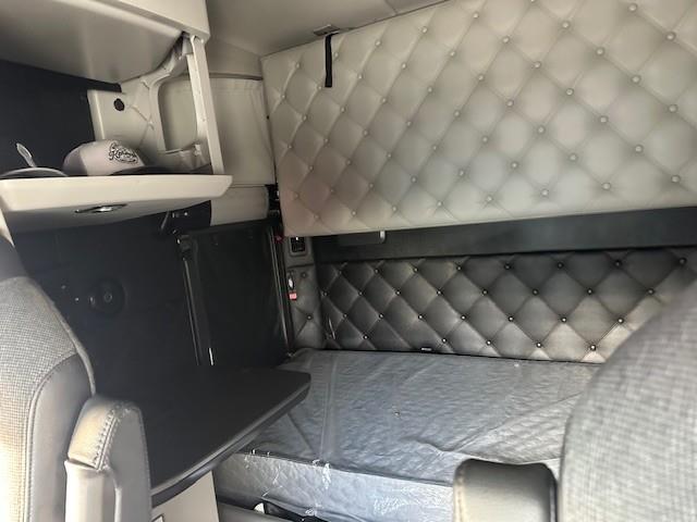 2023 Kenworth T680-9