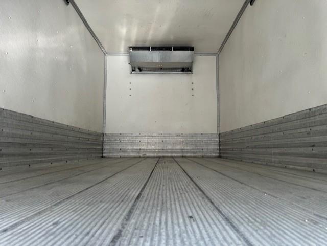 2018 Peterbilt 325-7