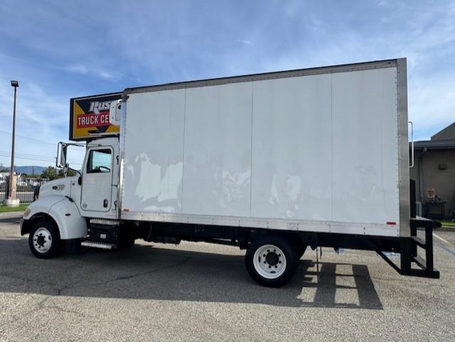 2018 Peterbilt 325-8