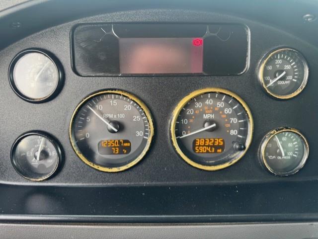 2018 Peterbilt 325-11