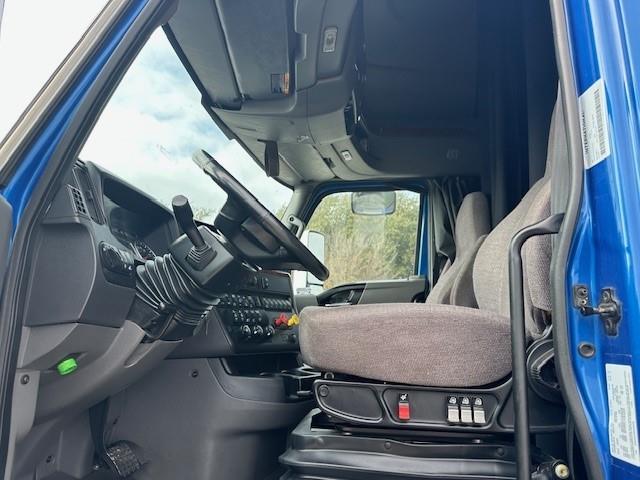 2022 International LT625-24