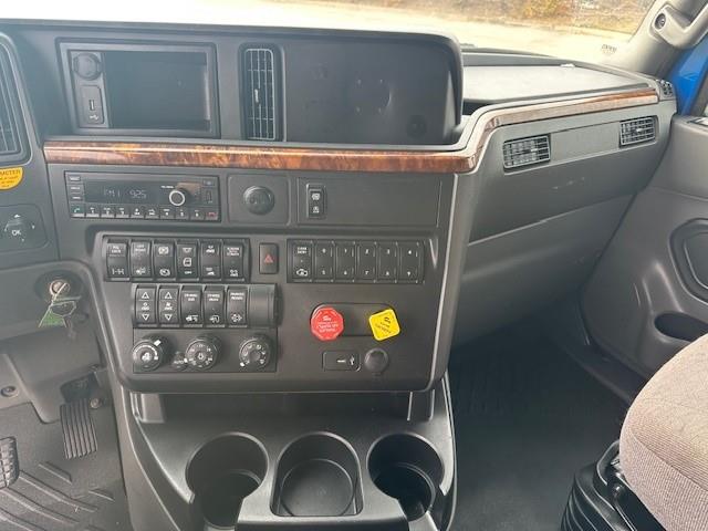 2022 International LT625-29