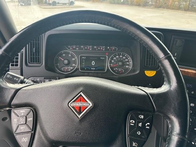 2022 International LT625-30