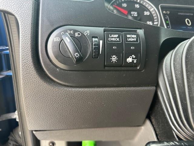 2022 International LT625-35