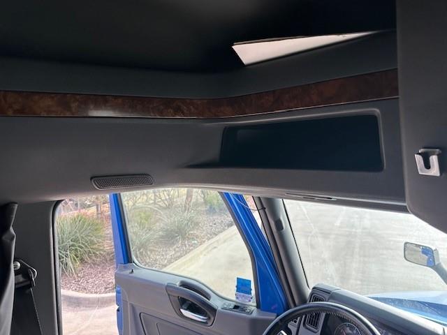 2022 International LT625-42