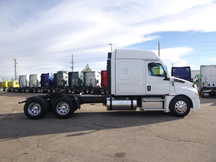 2021 Freightliner Cascadia-7
