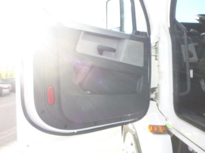 2021 Freightliner Cascadia-11