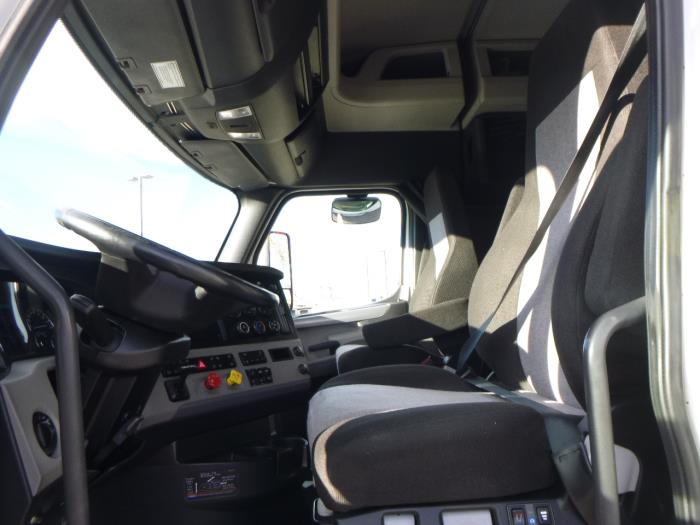 2021 Freightliner Cascadia-12