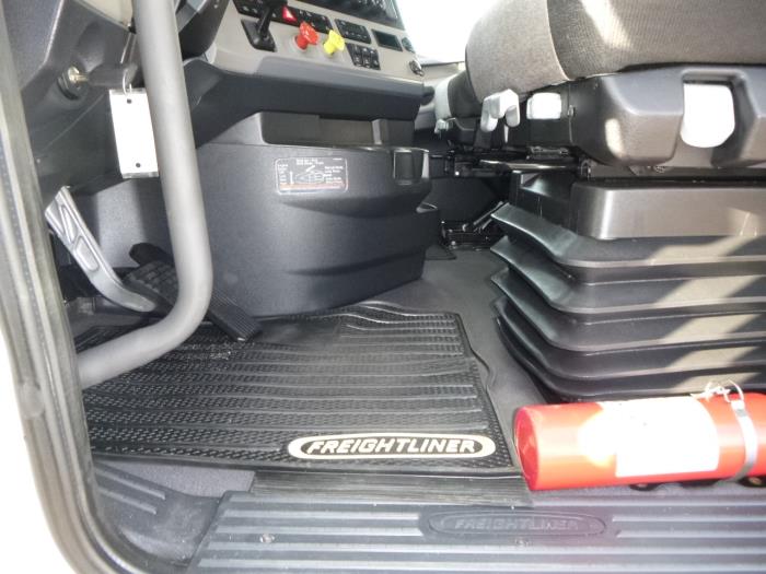 2021 Freightliner Cascadia-13