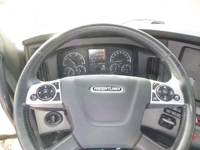 2021 Freightliner Cascadia-15