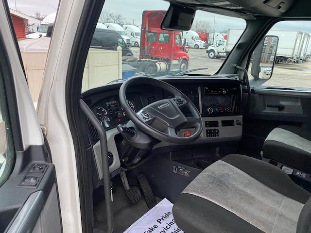 2020 Freightliner Cascadia-15