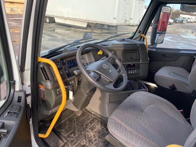 2023 Volvo VNR64T400-16