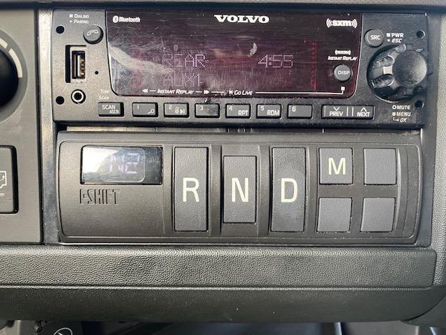 2023 Volvo VNR64T400-19