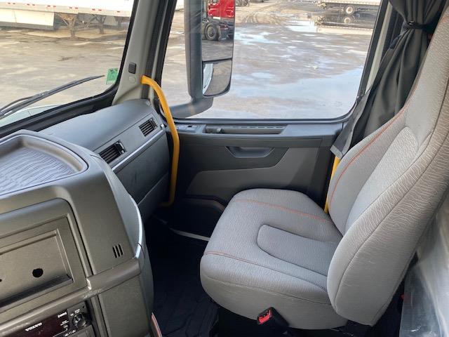 2023 Volvo VNR64T400-22