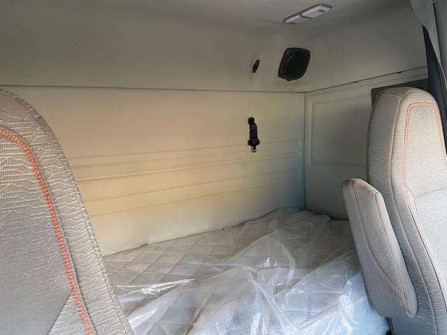 2023 Volvo VNR64T400-24