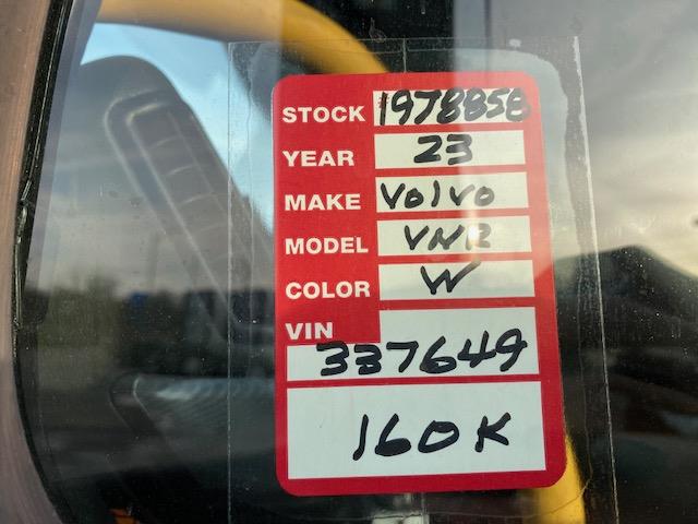 2023 Volvo VNR64T400-32