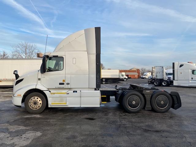 2023 Volvo VNR64T400-2
