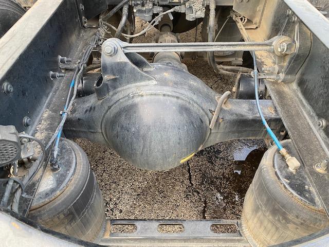 2023 Volvo VNR64T400-6