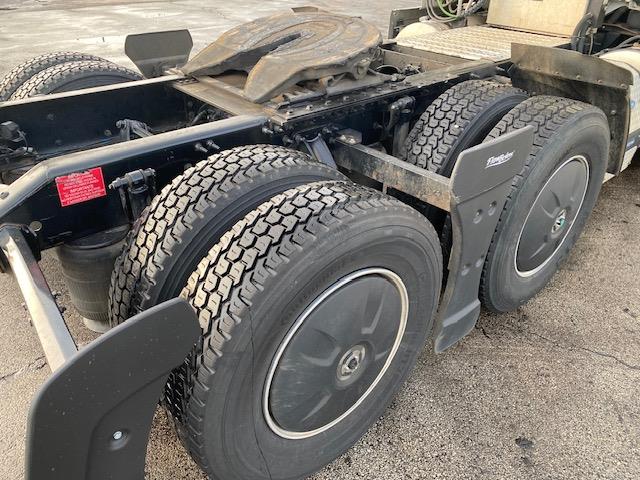 2023 Volvo VNR64T400-7