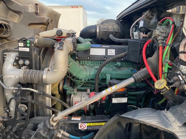 2023 Volvo VNR64T400-11