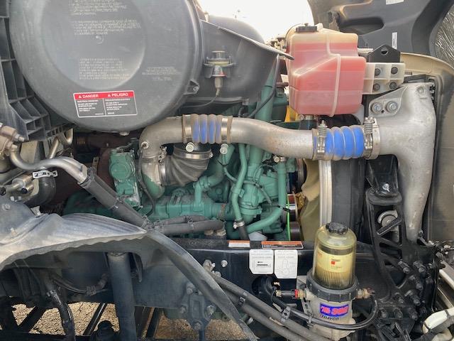 2023 Volvo VNR64T400-13