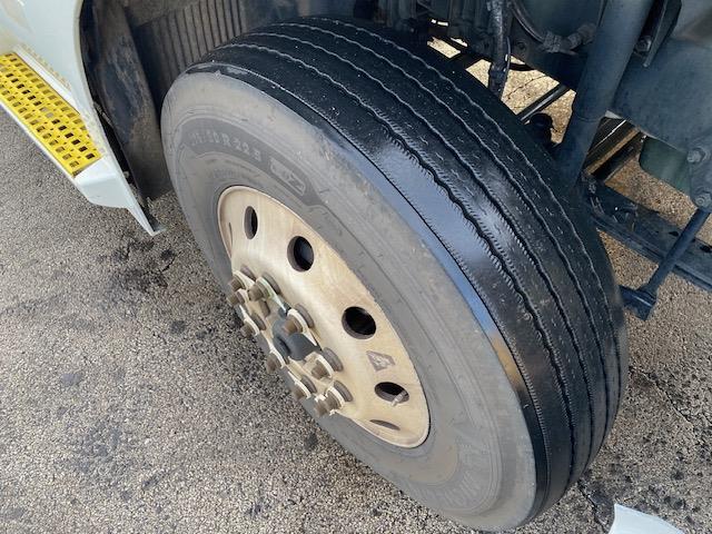 2023 Volvo VNR64T400-14