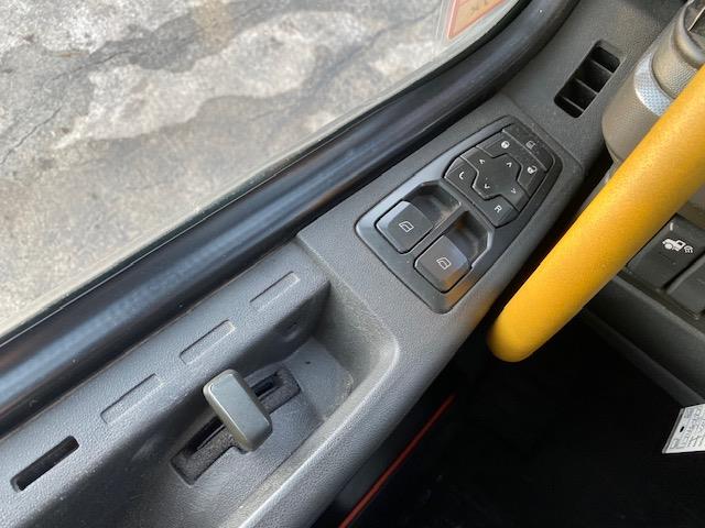 2023 Volvo VNR64T400-17