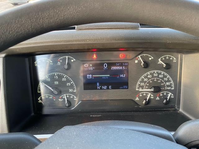 2023 Volvo VNR64T400-18