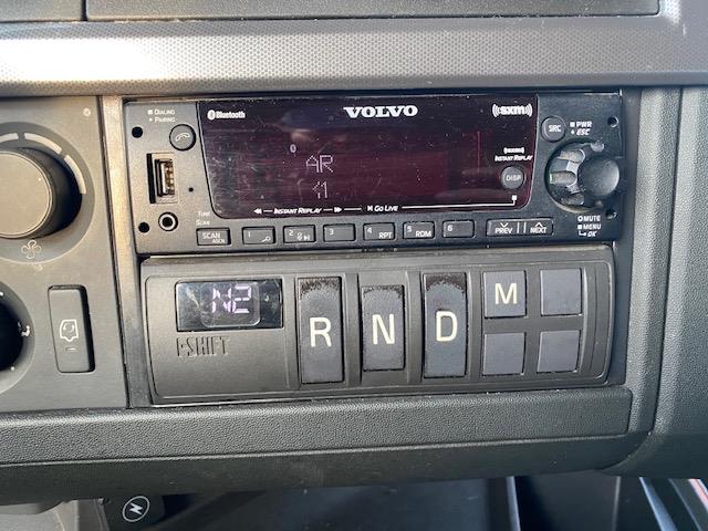 2023 Volvo VNR64T400-19