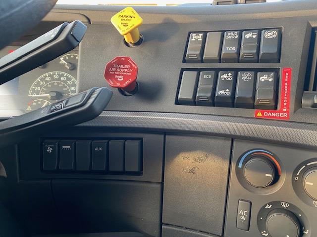 2023 Volvo VNR64T400-20