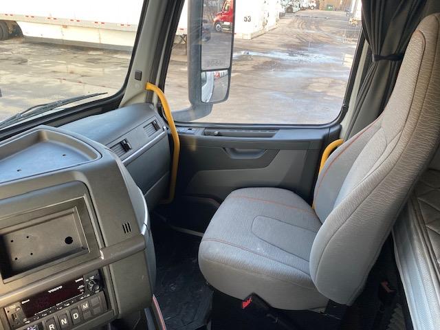 2023 Volvo VNR64T400-22