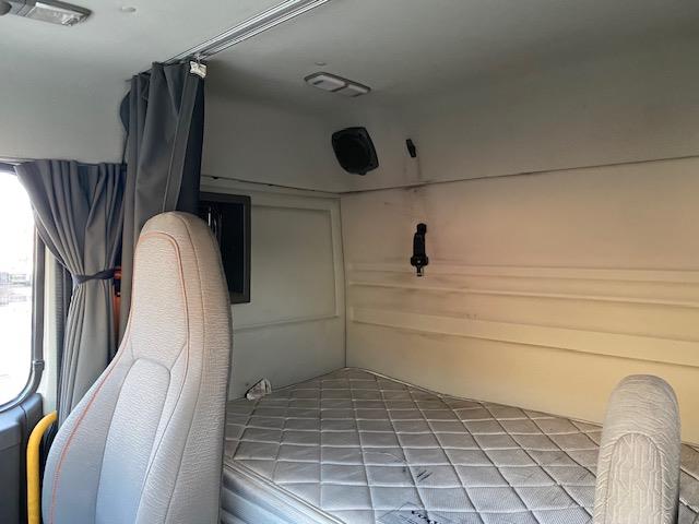 2023 Volvo VNR64T400-23