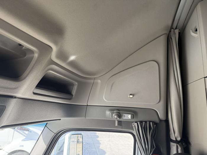 2021 Peterbilt 579-8