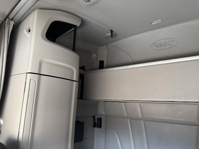 2021 Peterbilt 579-10