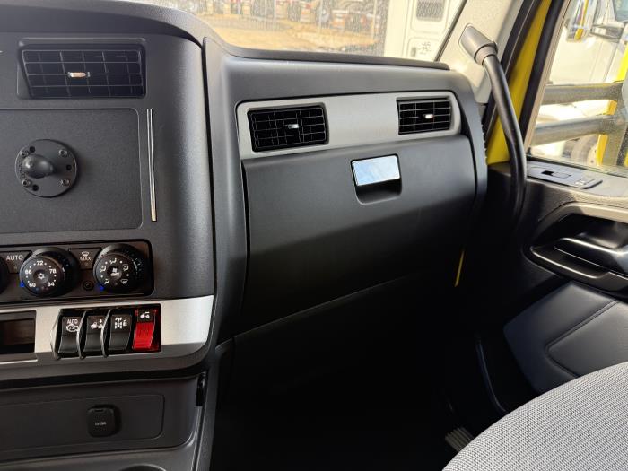 2024 Kenworth T680-6