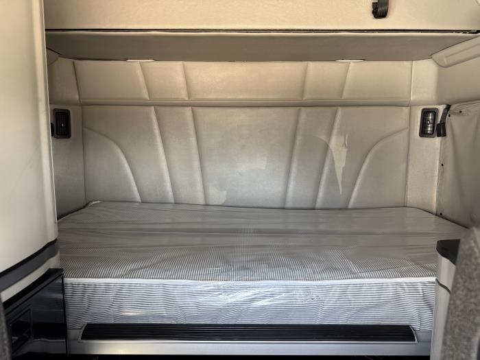 2021 Peterbilt 579-13