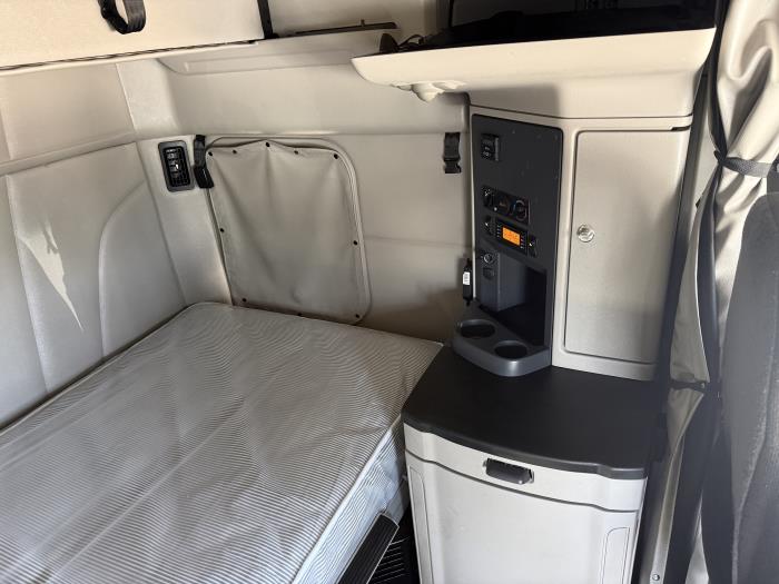 2021 Peterbilt 579-15