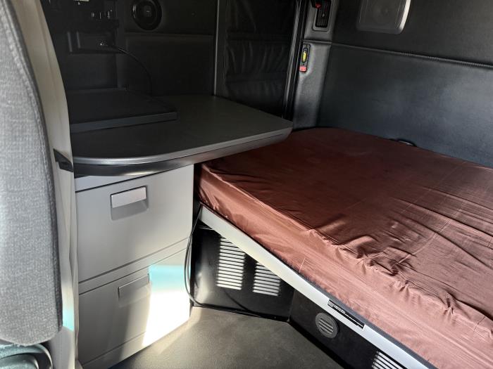 2024 Kenworth T680-12