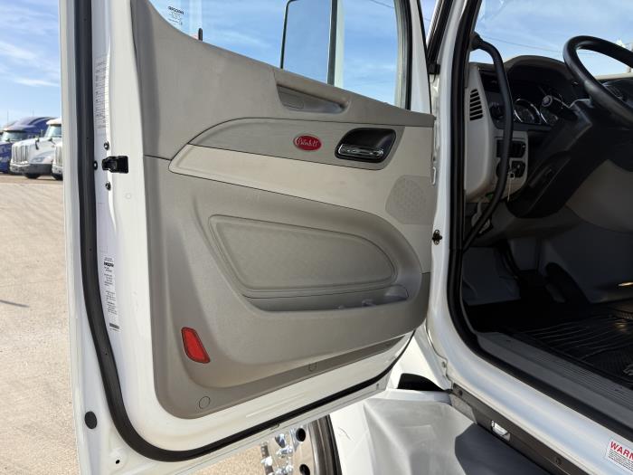 2021 Peterbilt 579-18