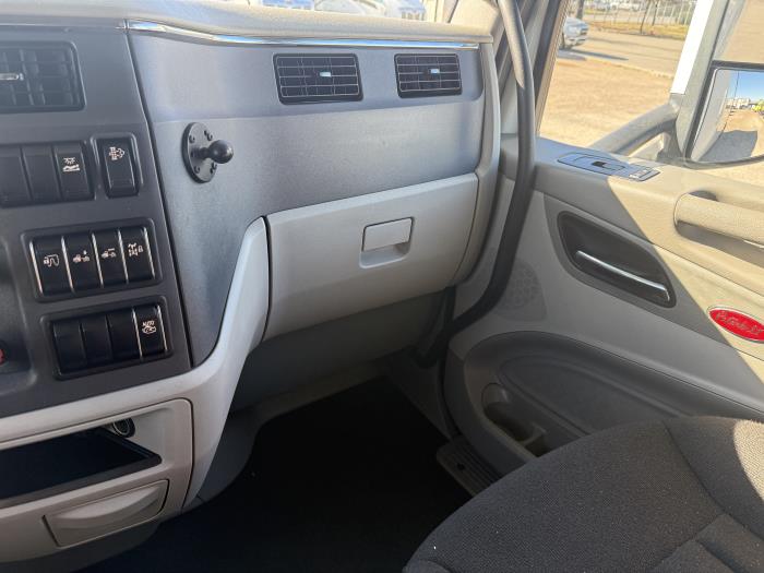 2021 Peterbilt 579-8