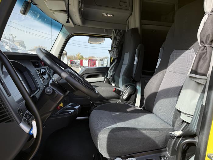 2024 Kenworth T680-17