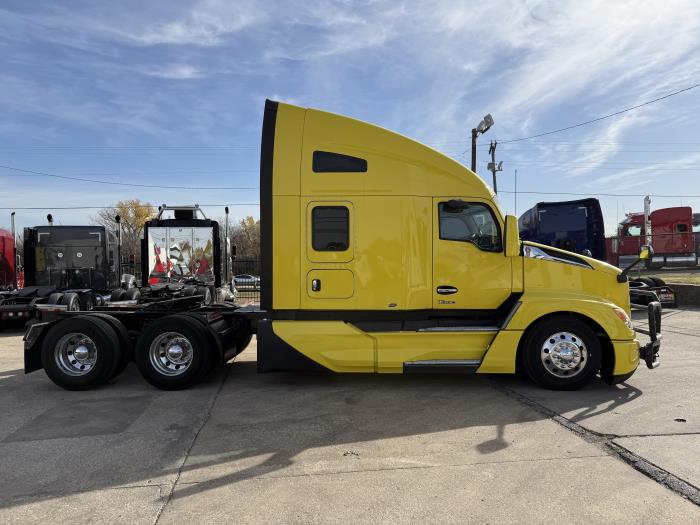 2024 Kenworth T680-27