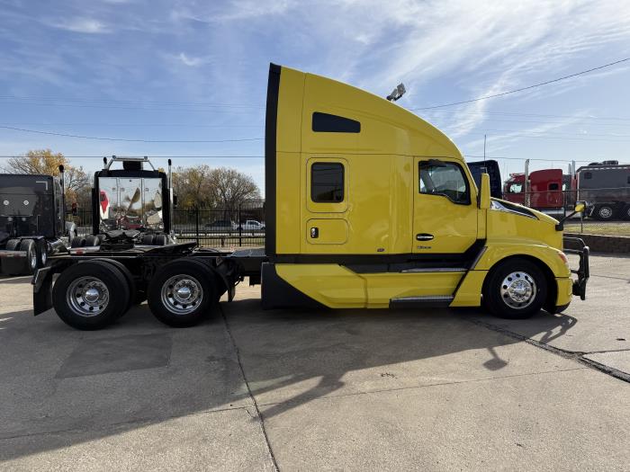 2024 Kenworth T680-28