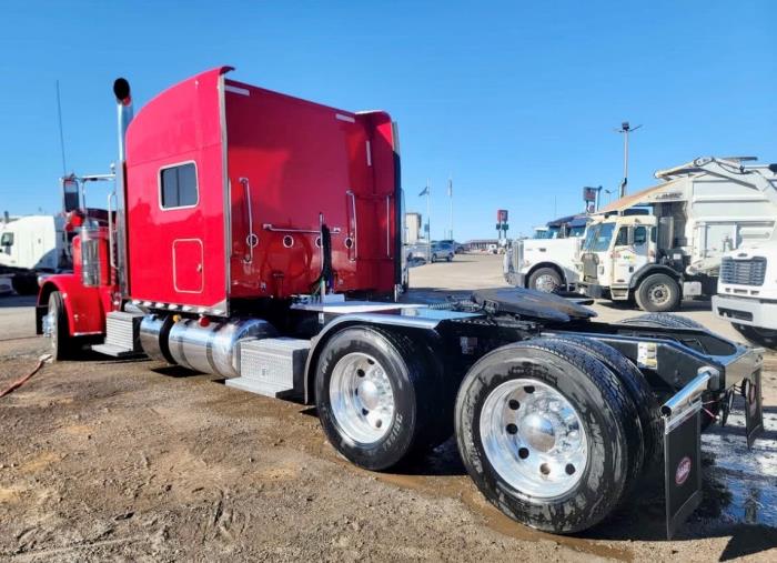 2023 Peterbilt 389-2