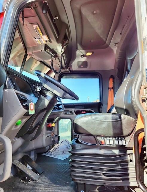 2023 Peterbilt 389-6