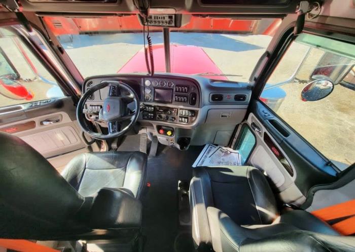 2023 Peterbilt 389-8