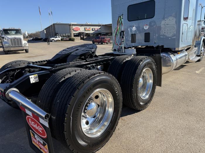 2026 Peterbilt 589-18
