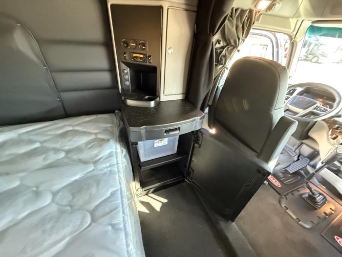 2026 Peterbilt 589-26