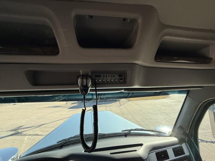 2026 Peterbilt 589-28