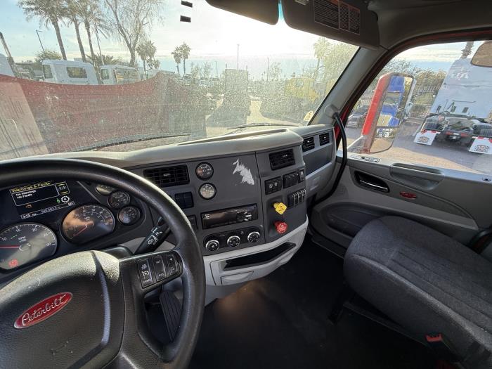 2020 Peterbilt 579-11